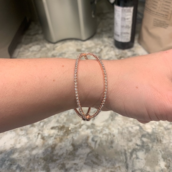 ROSE GOLD CRIS CROSS BRACELET - Picture 5 of 7